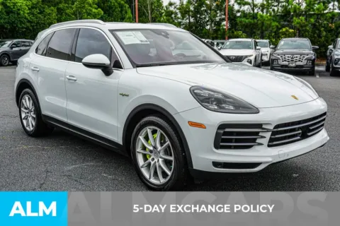 More photos of 2022 Porsche Cayenne E-Hybrid at ALM Kennesaw, GA