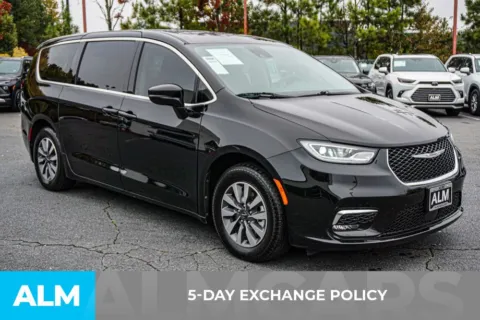 More photos of 2024 Chrysler Pacifica Hybrid Select at ALM Kennesaw, GA