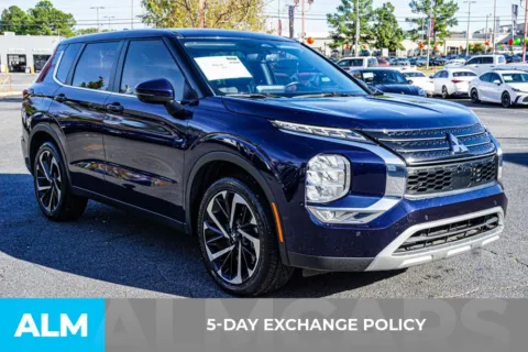 More photos of 2023 Mitsubishi Outlander SE at ALM Kennesaw, GA