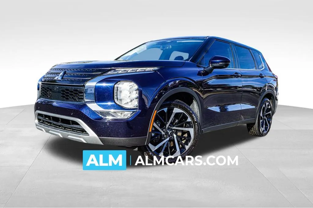2023 Mitsubishi Outlander SE's photo