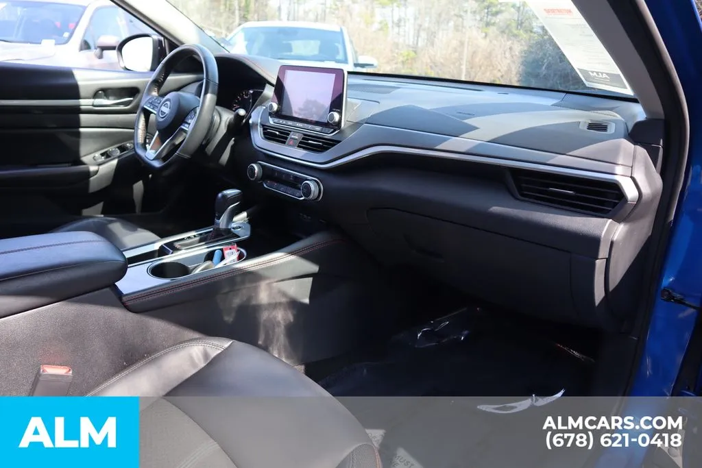 2025 Nissan Altima SR - Photo 27