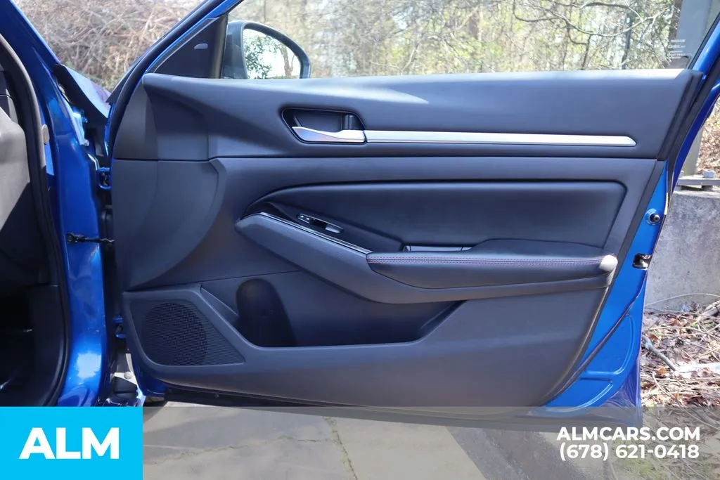 2025 Nissan Altima SR - Photo 25