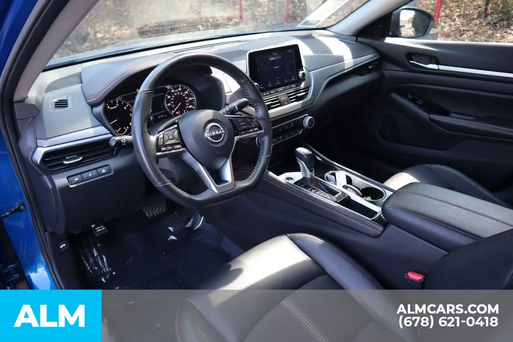 2025 Nissan Altima SR - Photo 10