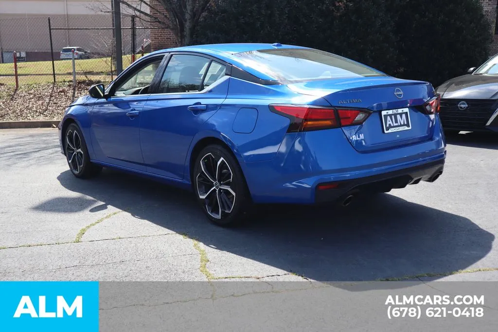 2025 Nissan Altima SR - Photo 9