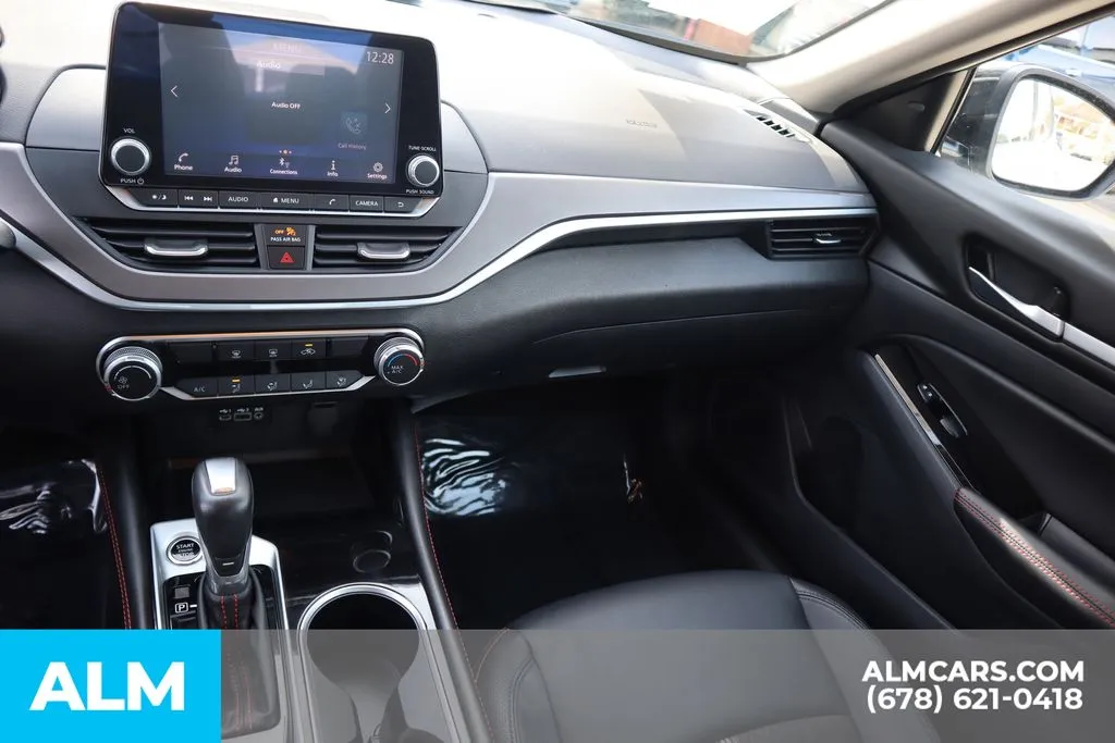 2025 Nissan Altima SR - Photo 33