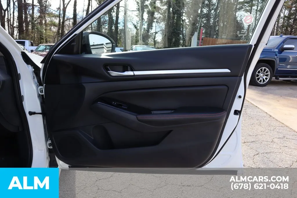 2025 Nissan Altima SR - Photo 24
