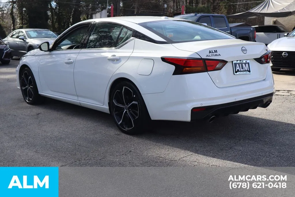 2025 Nissan Altima SR - Photo 8