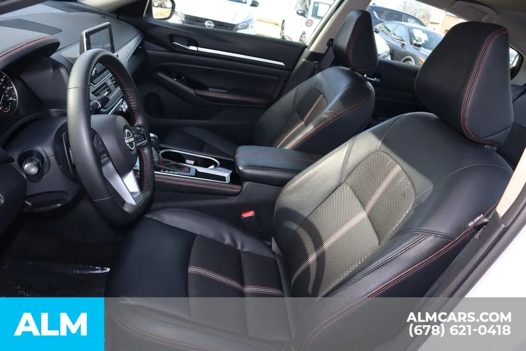 2025 Nissan Altima SR - Photo 10
