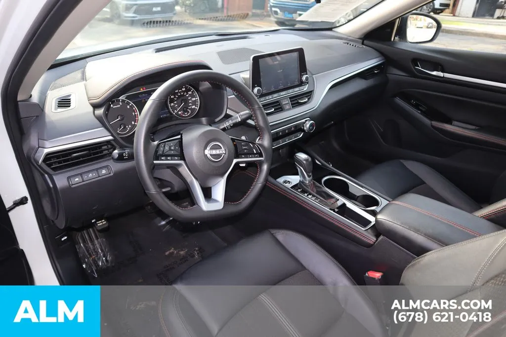 2025 Nissan Altima SR - Photo 9