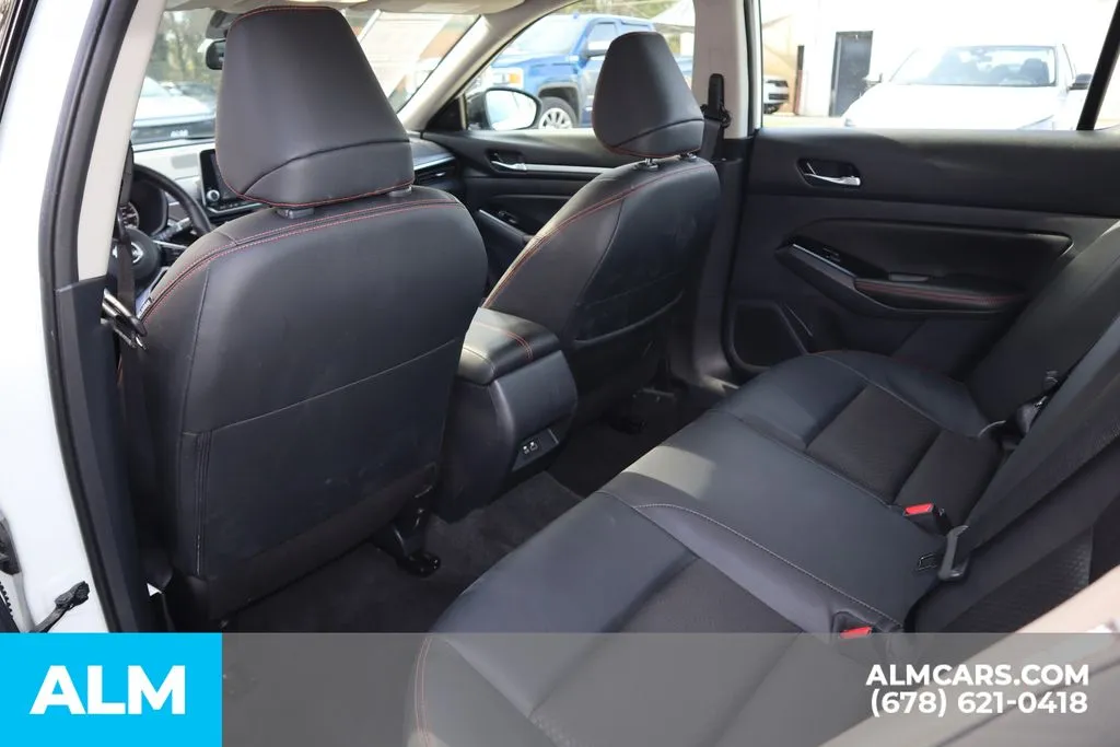 2025 Nissan Altima SR - Photo 17