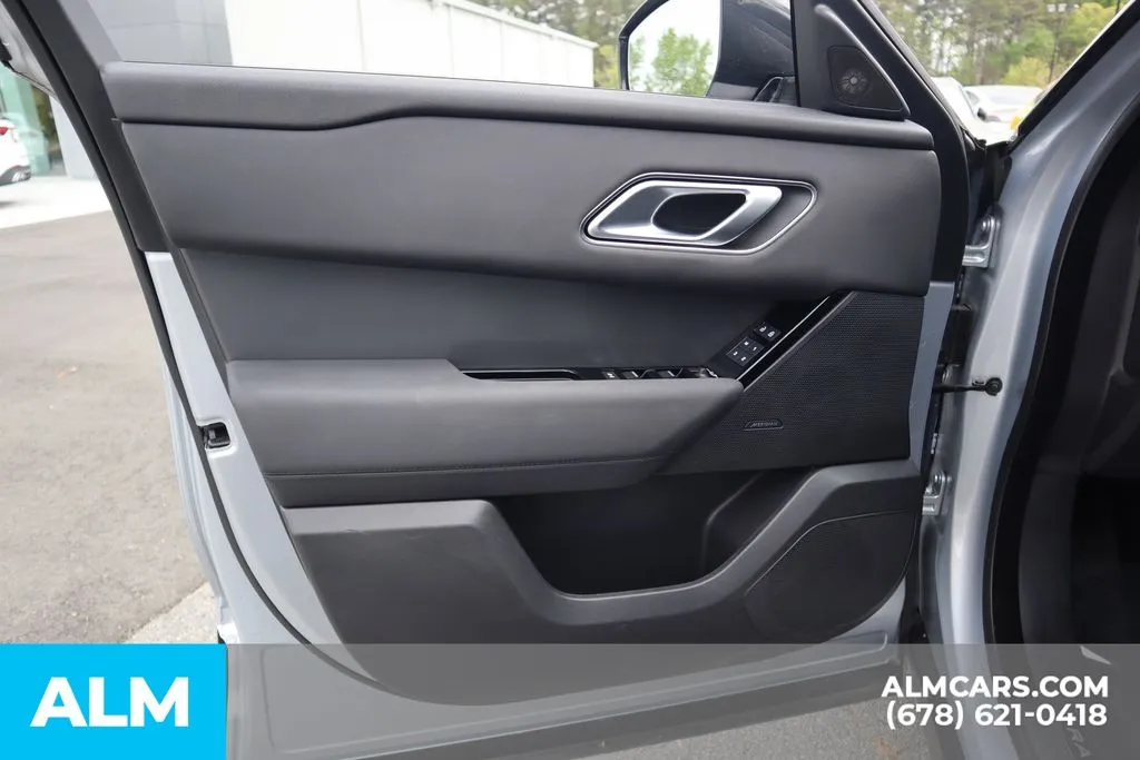 Land Rover Range Rover Velar photo 10