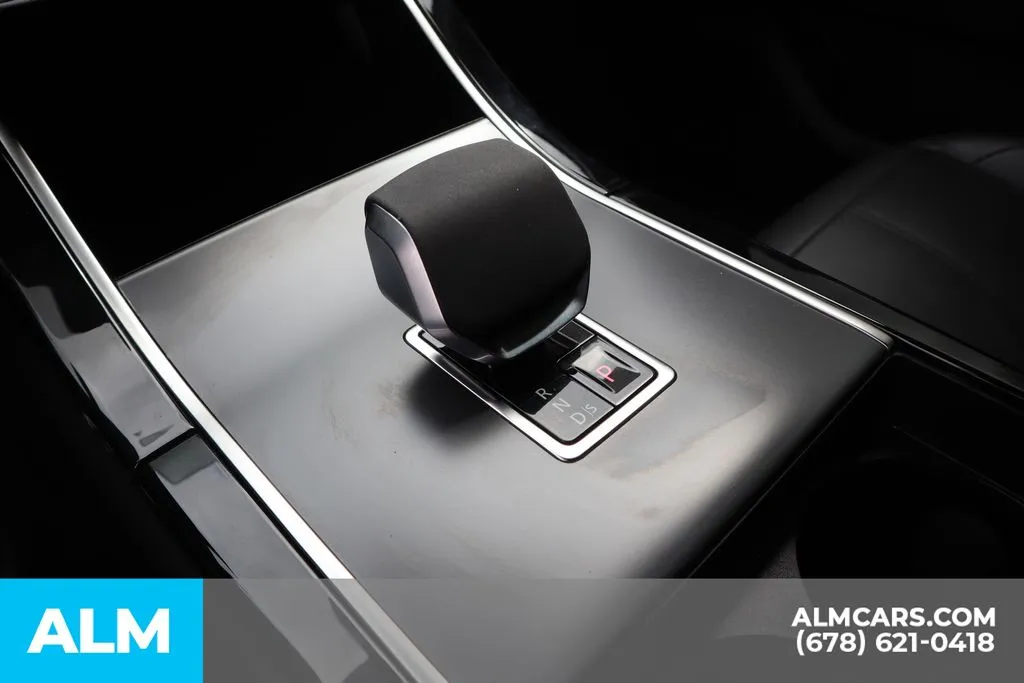 Land Rover Range Rover Velar photo 28