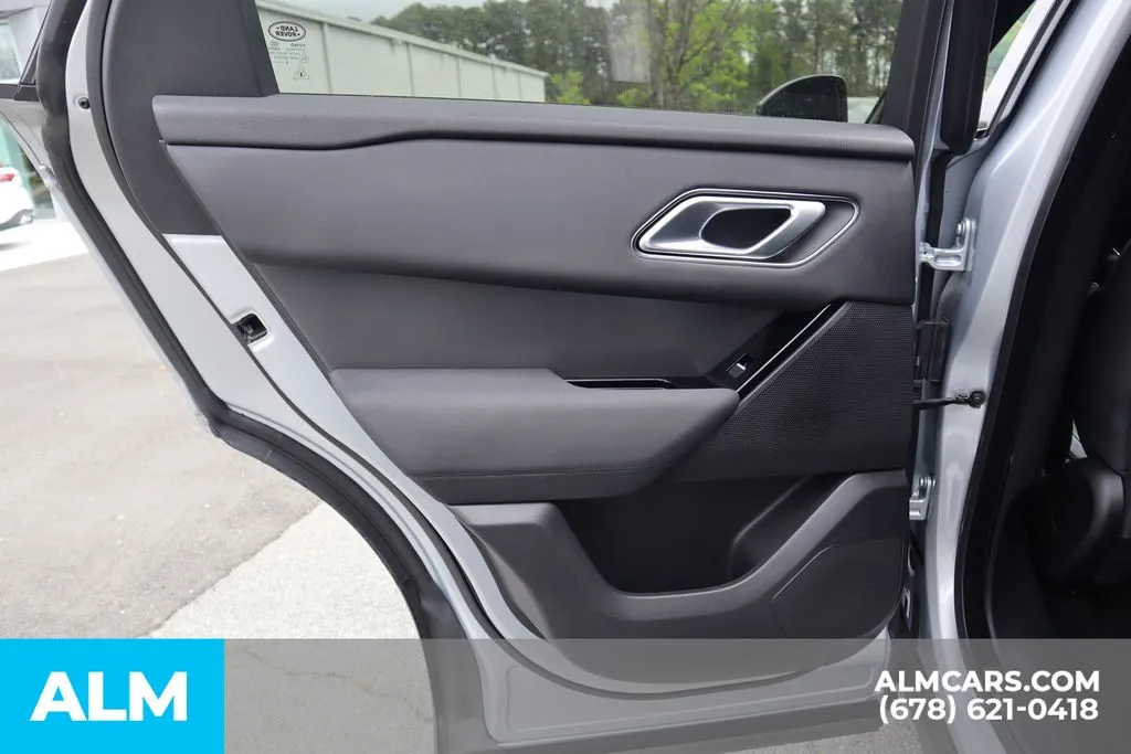Land Rover Range Rover Velar photo 18