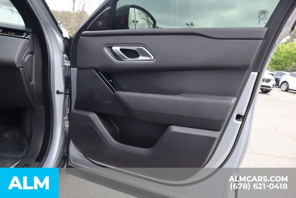 Land Rover Range Rover Velar photo 26