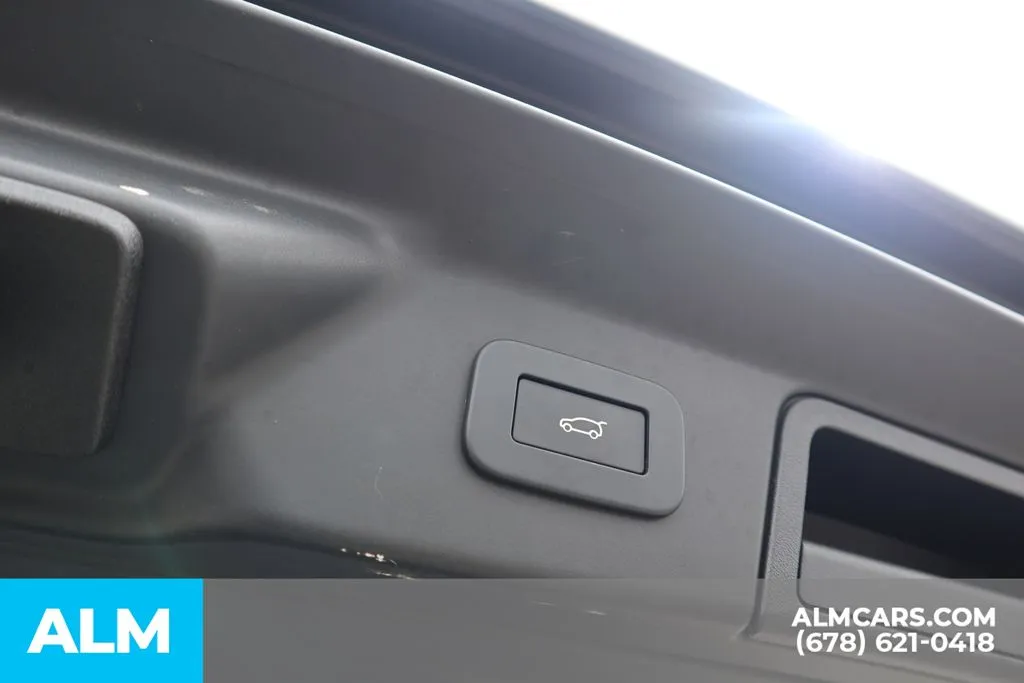 Land Rover Range Rover Velar photo 21
