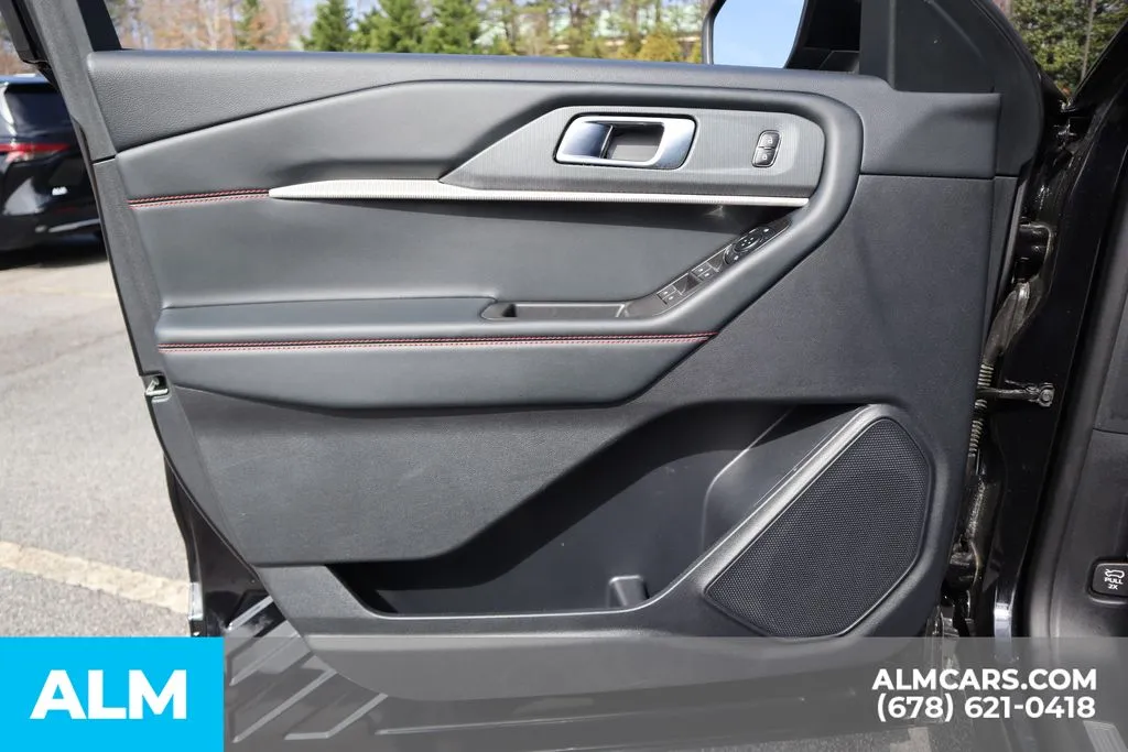 Ford Explorer photo 14