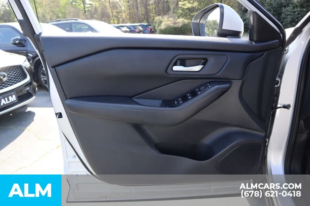 Nissan Rogue photo 14