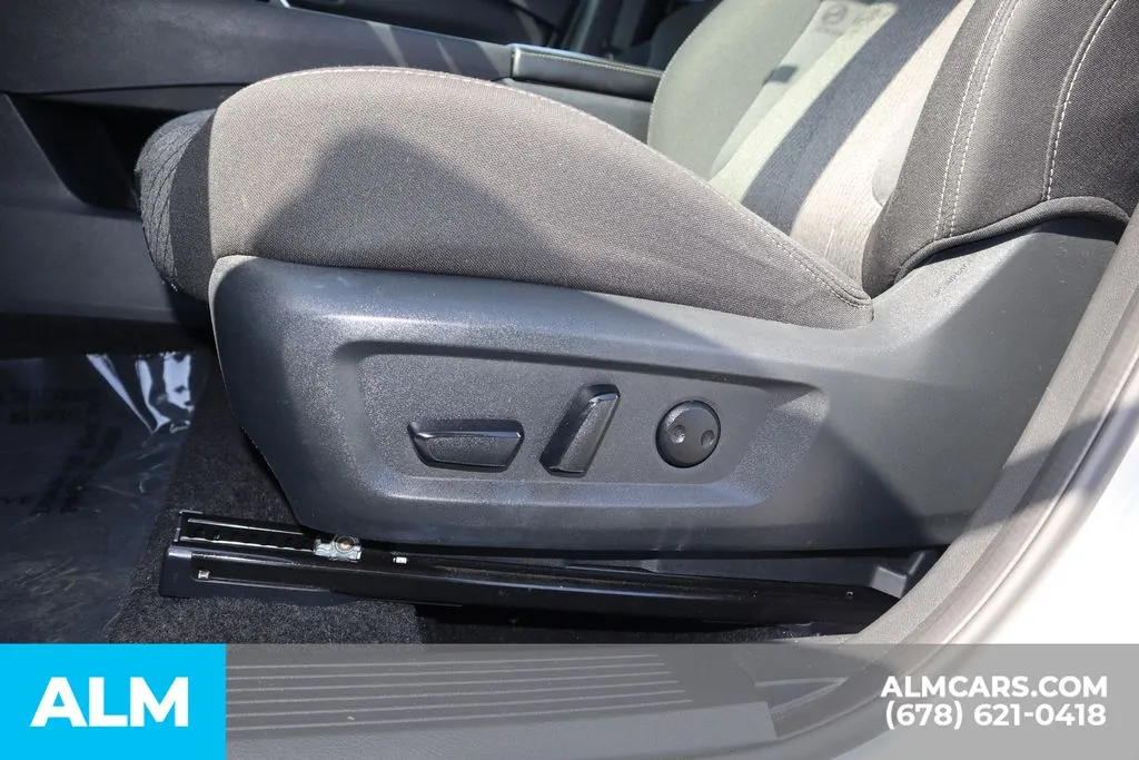 Nissan Rogue photo 11
