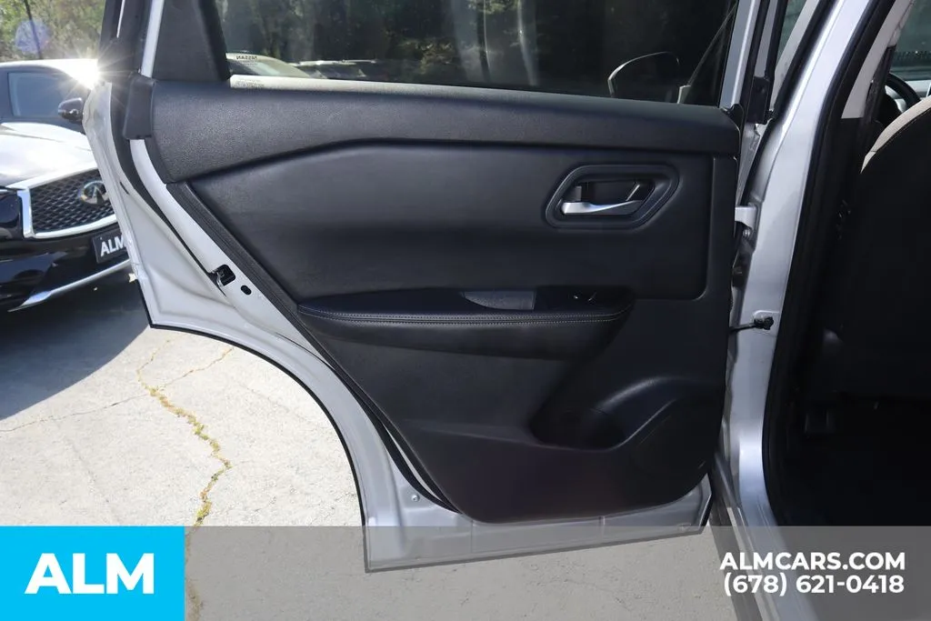 Nissan Rogue photo 18