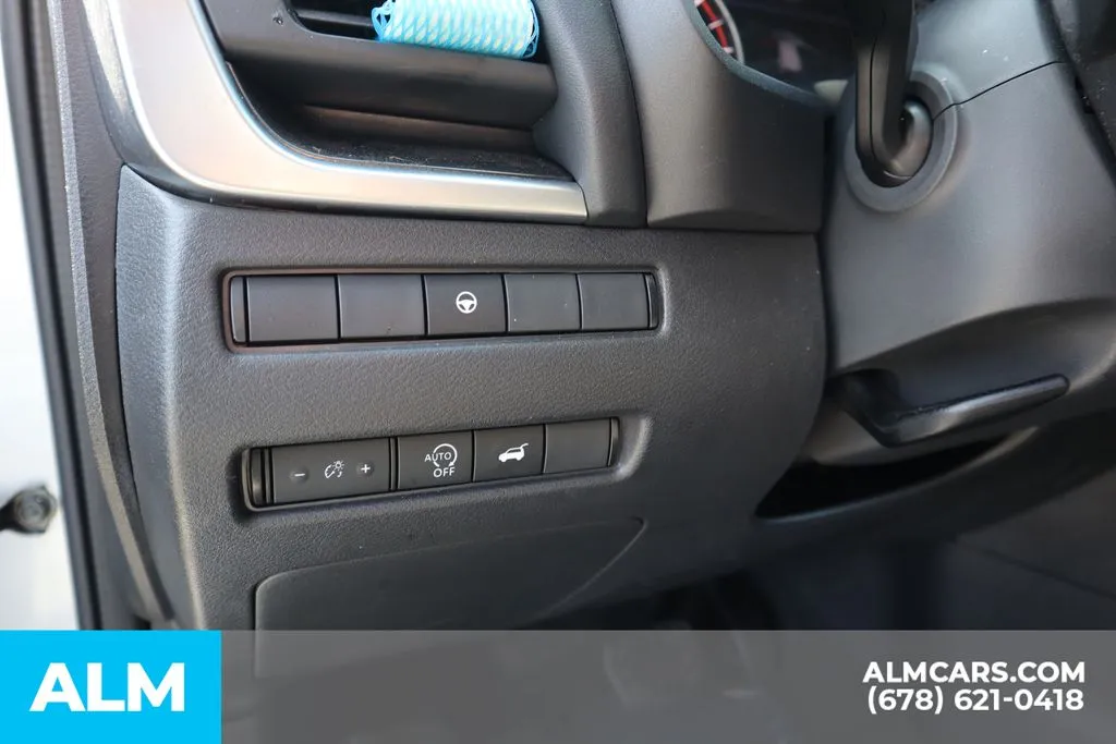Nissan Rogue photo 12