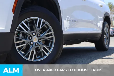 Photos of 2025 Chevrolet Traverse LT for sale in Duluth, GA at ALM Gwinnett