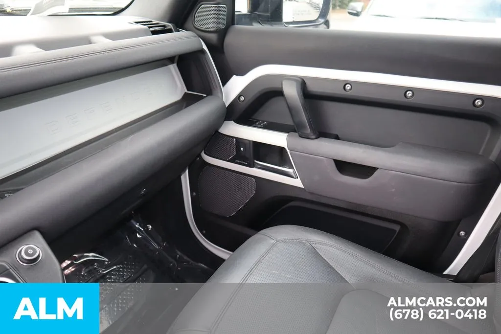 Land Rover Defender 110 photo 38