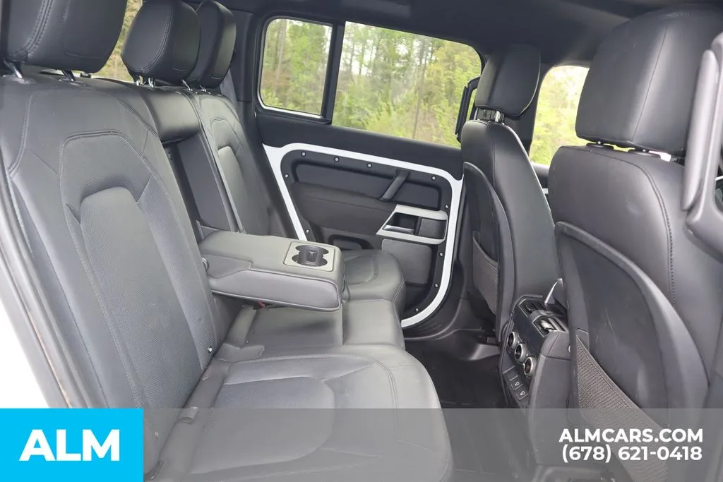 Land Rover Defender 110 photo 22