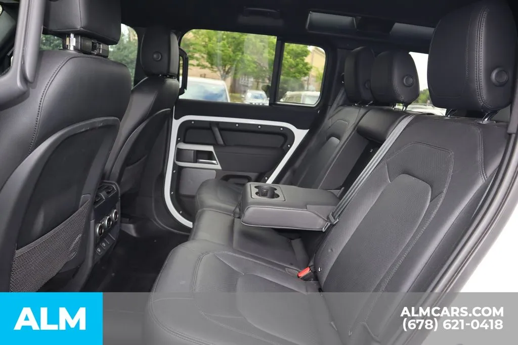 Land Rover Defender 110 photo 16