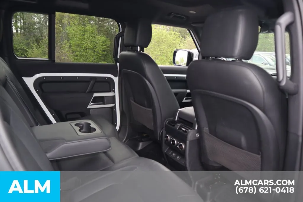 Land Rover Defender 110 photo 23