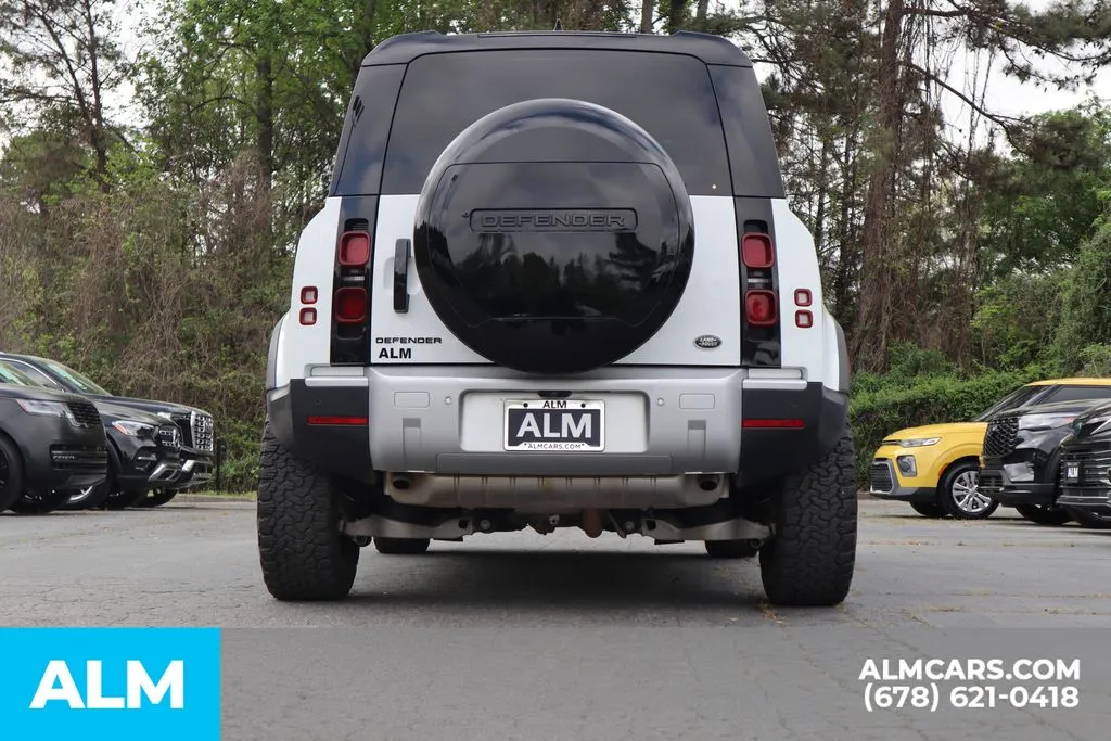 Land Rover Defender 110 photo 6