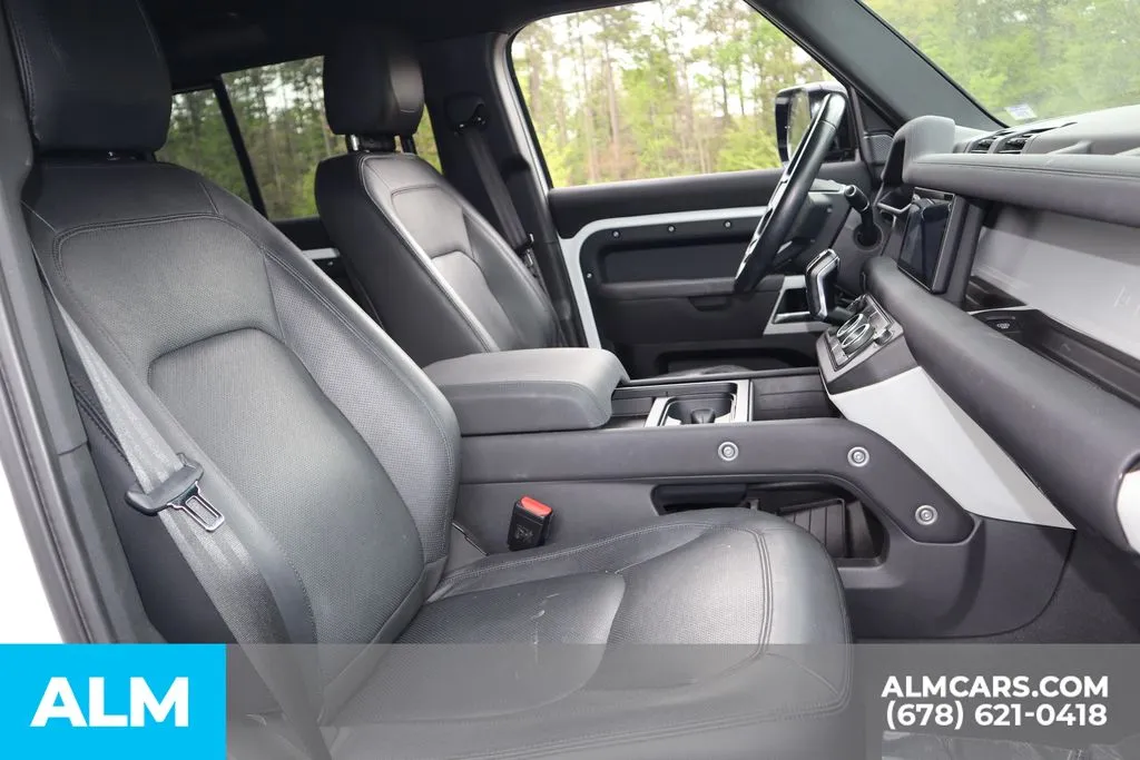 Land Rover Defender 110 photo 28