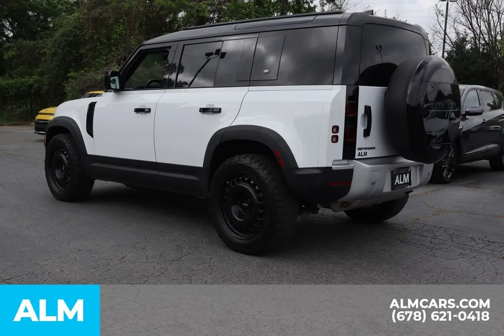 Land Rover Defender 110 photo 8
