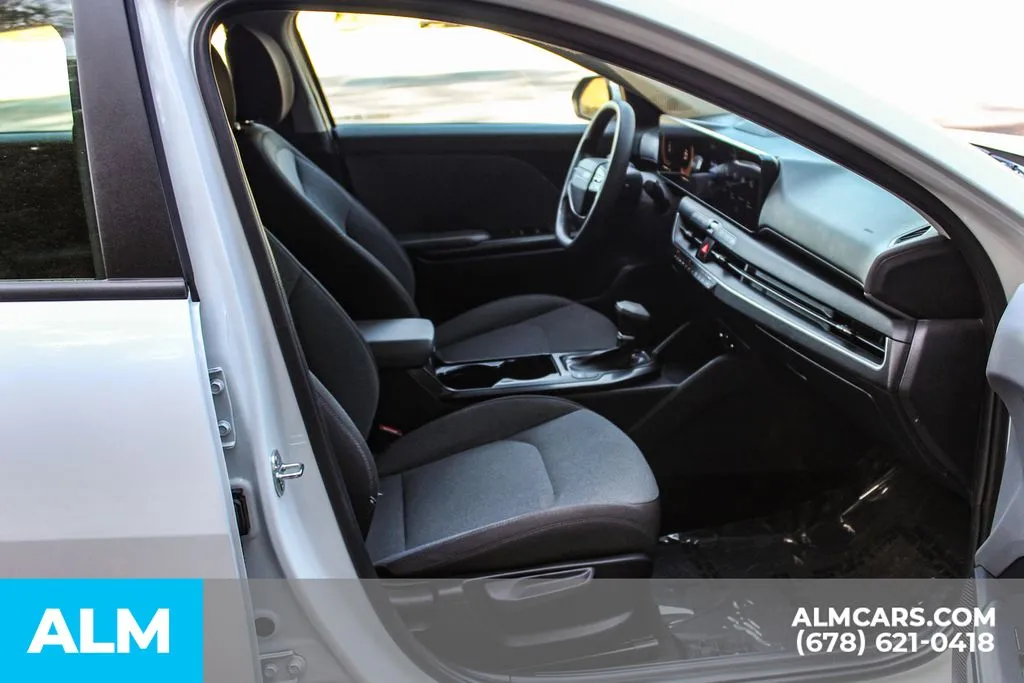 2025 Kia K4 LXS - Photo 21