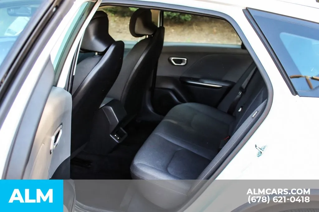 2025 Kia K4 LXS - Photo 18