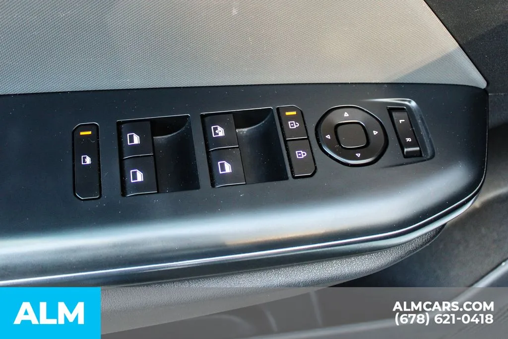2025 Kia K4 LXS - Photo 40