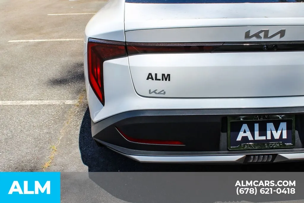 2025 Kia K4 LXS - Photo 13
