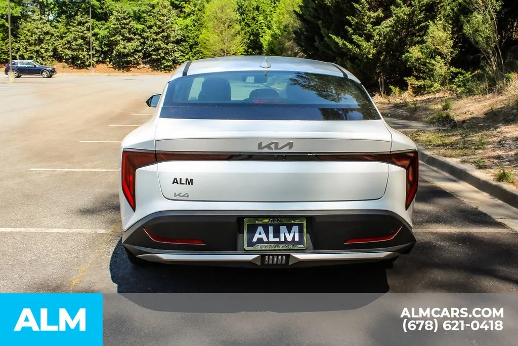 2025 Kia K4 LXS - Photo 11