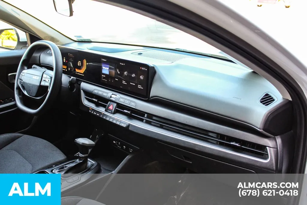 2025 Kia K4 LXS - Photo 23