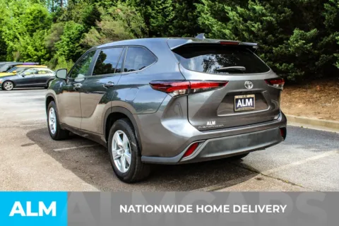 More photos of 2025 Toyota Highlander LE at ALM Gwinnett, GA