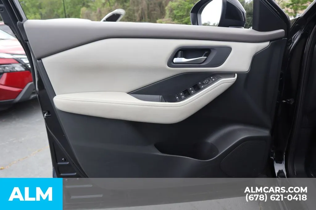 Nissan Rogue photo 14