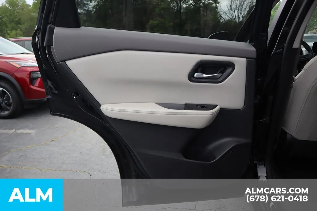 Nissan Rogue photo 18