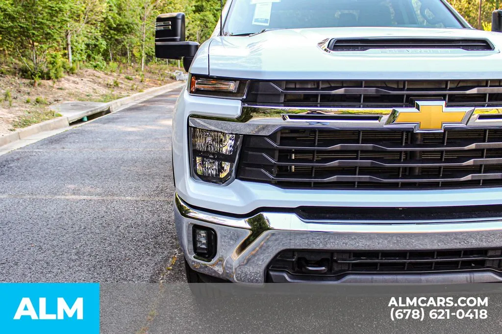 Chevrolet Silverado 2500 HD photo 11