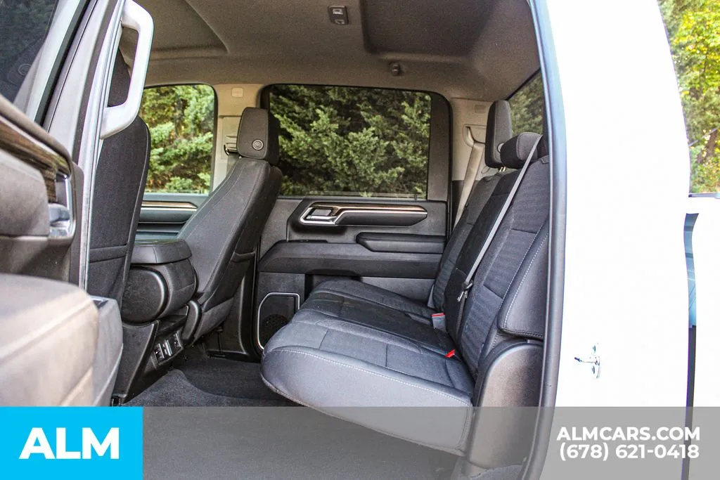 Chevrolet Silverado 2500 HD photo 17