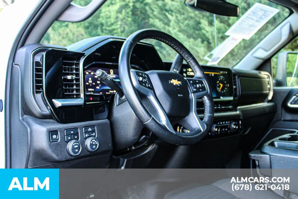 Chevrolet Silverado 2500 HD photo 21