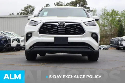 More photos of 2020 Toyota Highlander LE at ALM Gwinnett, GA