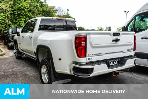 More photos of 2022 Chevrolet Silverado 3500HD High Country at ALM Gwinnett, GA