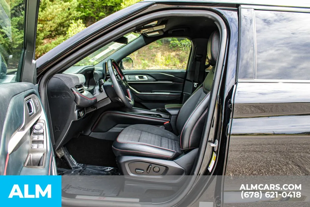 Ford Explorer photo 16