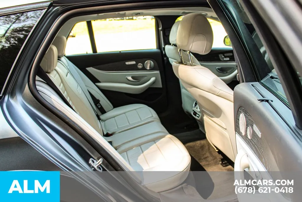 Mercedes-Benz E-Class photo 18