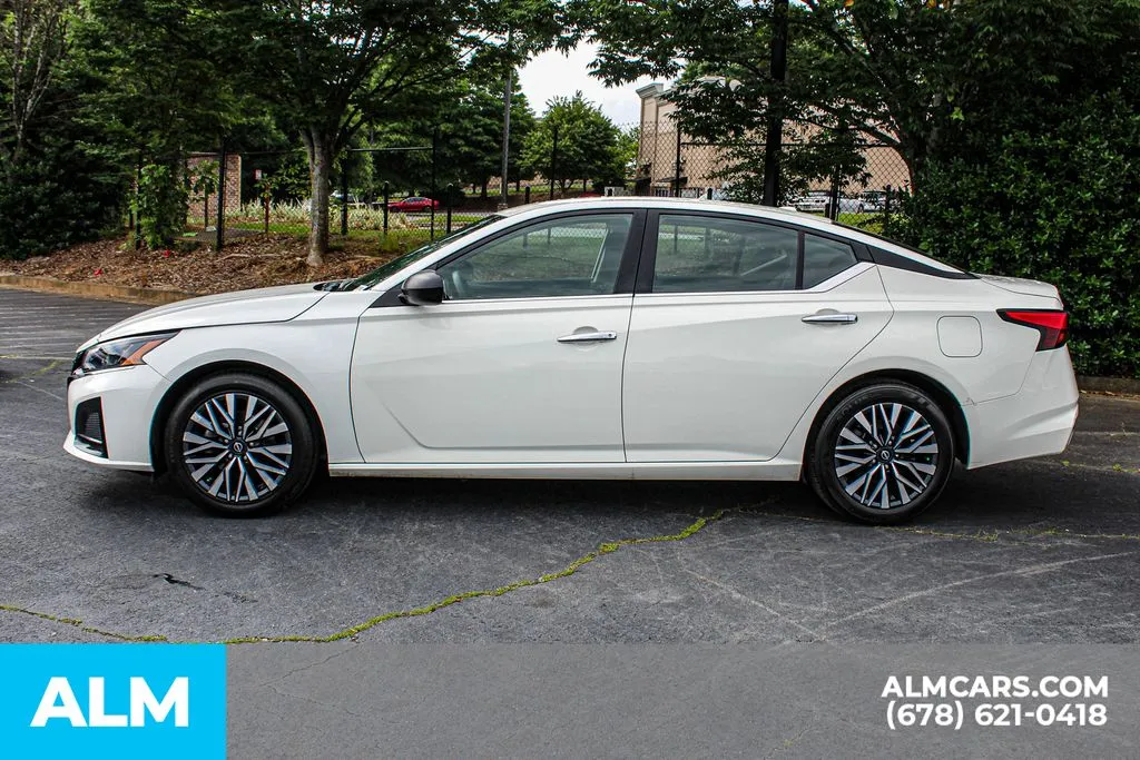 2025 Nissan Altima SV - Photo 6