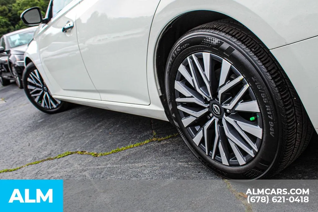 2025 Nissan Altima SV - Photo 14
